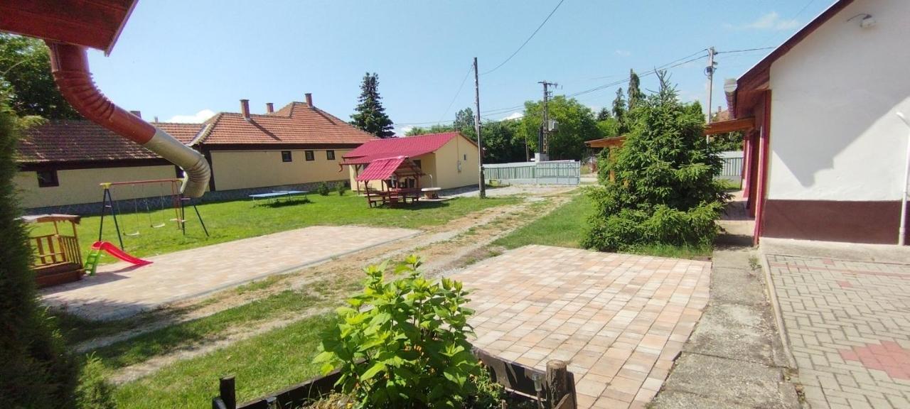 Rákóczi Vendégház Poroszló Exterior foto